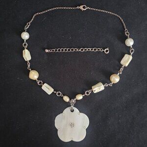 Vintage Avon Mother of Pearl Flower Pendant Necklace